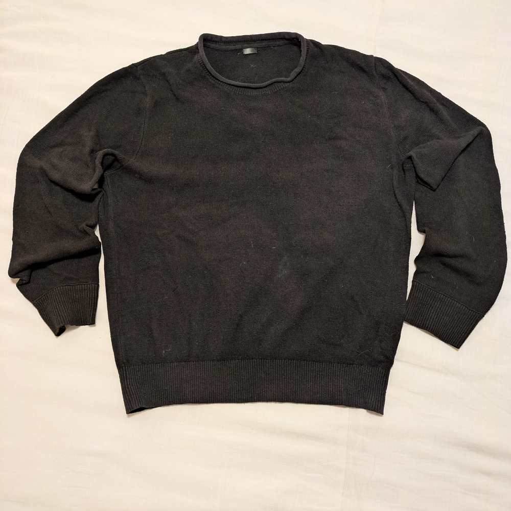 GAP Men's Black Crewneck Sweater - Classic Knit